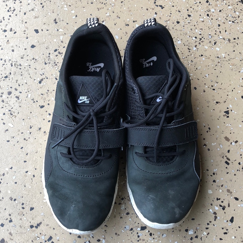 Black Nike SB